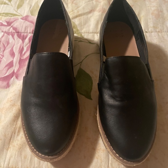 Black slip on wedge espadrill loafer.  Size 6 - Picture 2 of 4